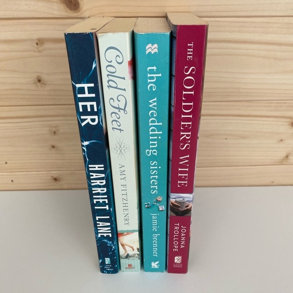 Set of 4 Assorted SoftBack Books by Popular Authors - Great for Any Book Lover - Picture 2 of 11